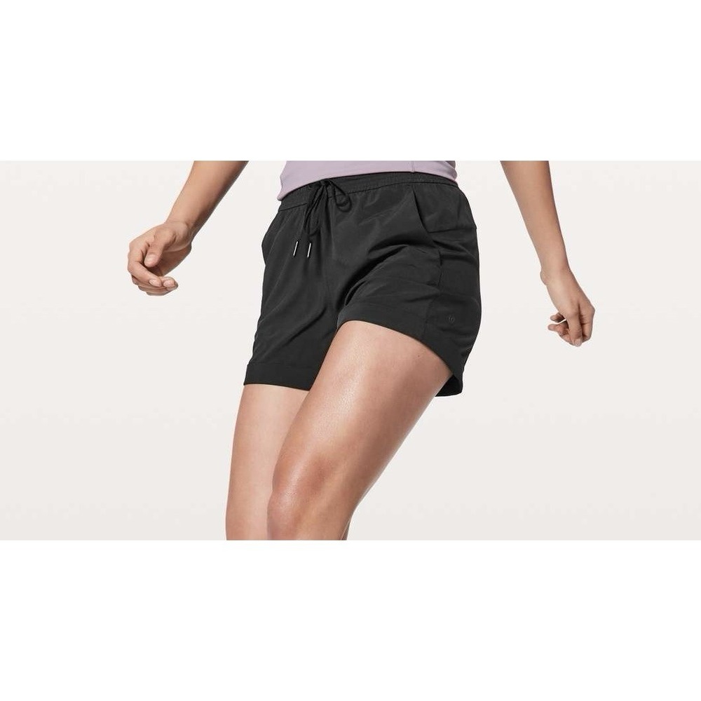 Lululemon Spring Break Away Mid-Rise Short 3" Black‎ Women's Size 6